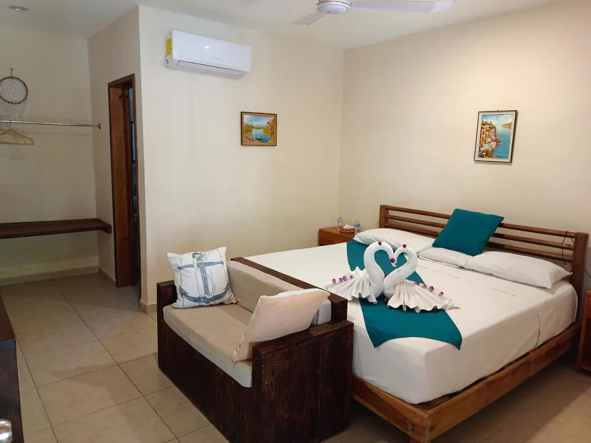 Mecate Bacalar Hotel & Dorms 2*,